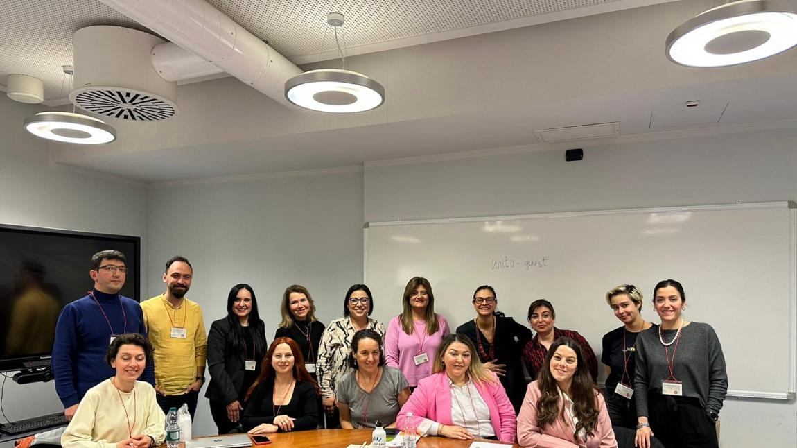 11 ayrı ülkeden eğitim kurumlarının katıldığı KIDS4ALLL projesi değerlendirme toplantısı okul müdürümüz Özcan YETKİN’in katılımı ile İtalya Torino üniversitesinde gerçekleşmiştir.